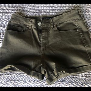 Aeropostale high waisted midi green shorts